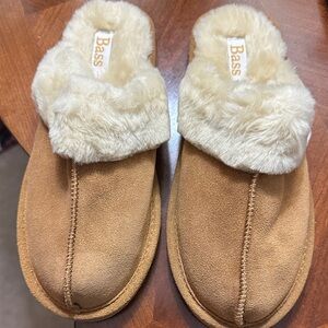 Bass Tan Fur-Lined Slippers